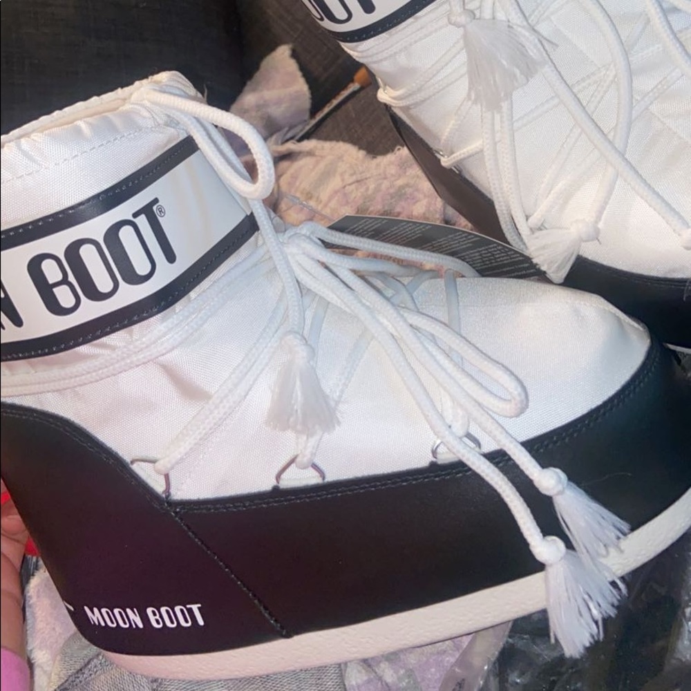 Moon boots size 7-8.5